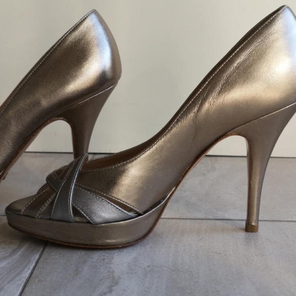 Leather gold and silver peep-toe pumps - Picture 12 of 16